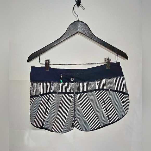 Lululemom ATHELTIC Shorts Size 8 - Picture 4 of 4